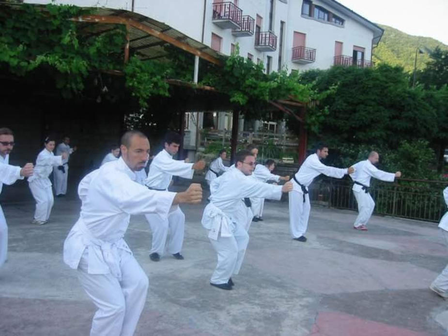 pratiche gruppi di formazione all'aperto - i due laghi hotel
